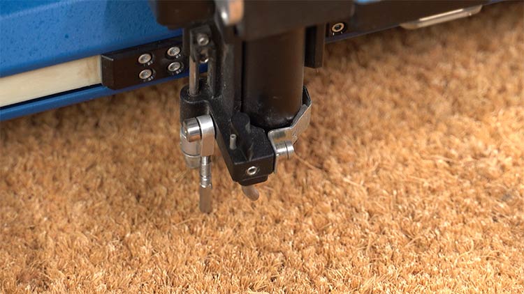 mise au point fusion pro sur l’épaisseur du tapis en fibre de coco