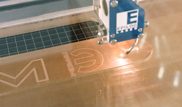 Découpe au laser d’un prototype en acrylique