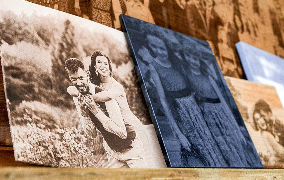 Gravuras Fotográficas em Couro Madeira Ardósia