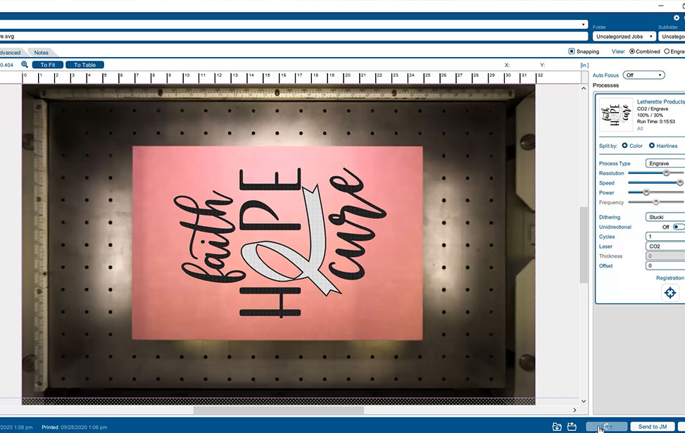 Suspension murale IRIS Live Preview en simili-cuir pour la sensibilisation au cancer du sein