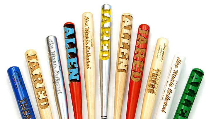 battes de baseball miniatures en bois gravées au laser et personnalisées