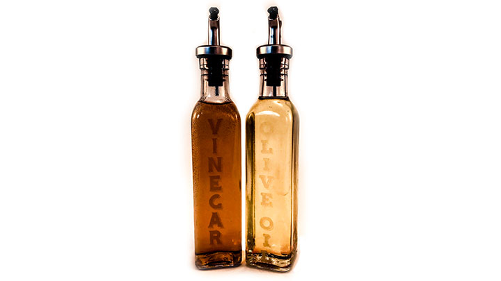 bouteilles d'huile et de vinaigre gravées au laser et personnalisées