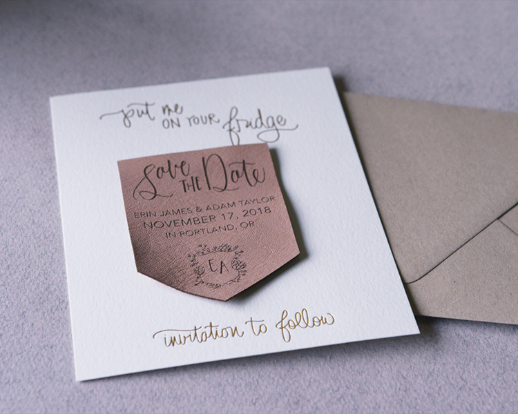 Paper Sushiのレーザー切削と彫刻が施された結婚式の招待状