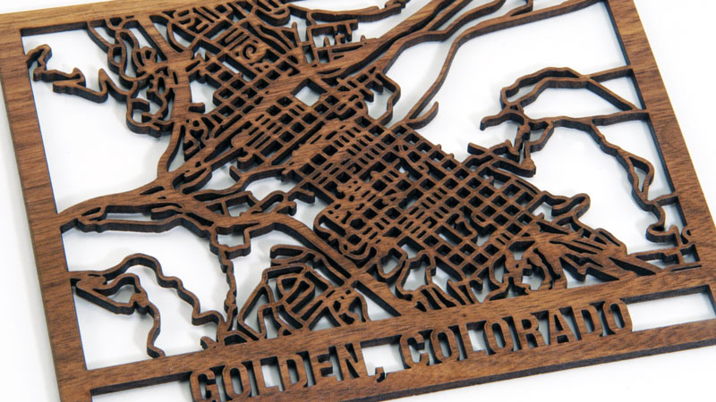 carte de Golden (Colorado) découpée au laser sur du bois de noyer