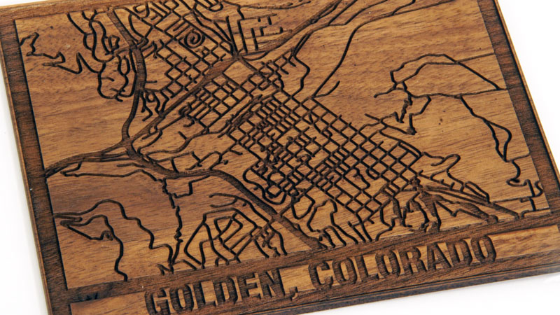 carte de Golden (Colorado) gravée au laser sur du bois de noyer