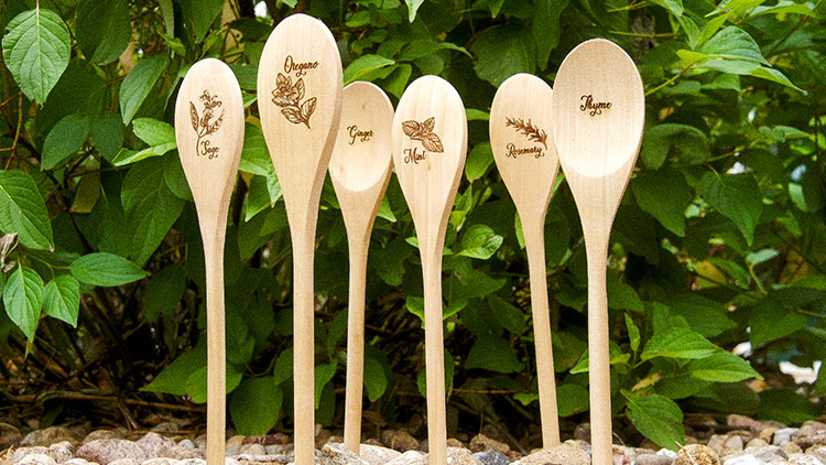 groupe de marqueurs de jardin gravés au laser