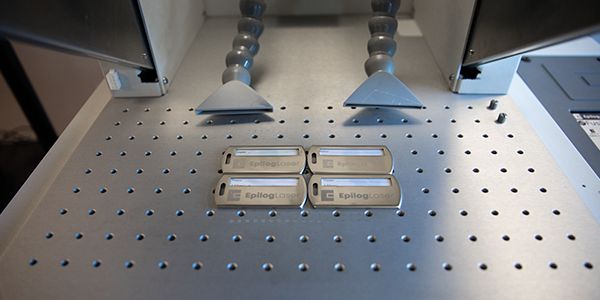 metallin merkintä fuusiogalvo-kuitulaserilla
