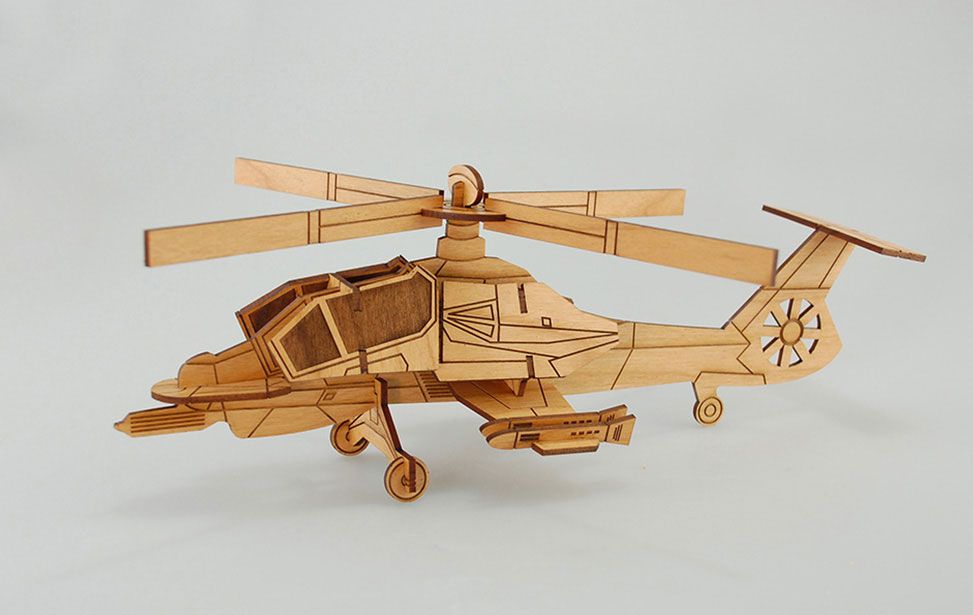 Laserskuren och -graverad helikoptermodell