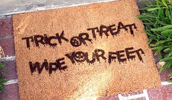 Lasergravierte Fußmatte aus Kokosfaser mit Halloween-Motiv