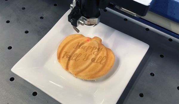 Pancake en forme citrouille gravée au laser