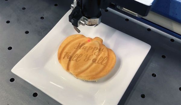 Pancake di zucca inciso al laser