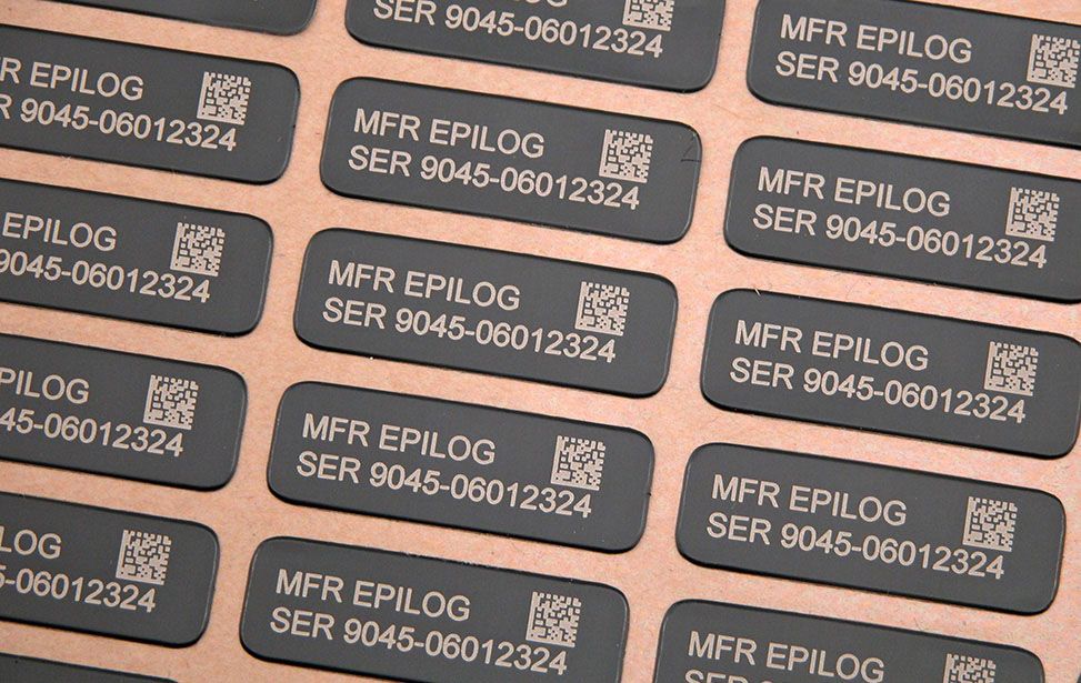 Étiquettes autocollantes en aluminium anodisé gravées avec code-barres et numéro de série