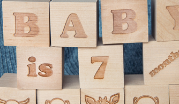 gravure au laser de cubes pour bébés