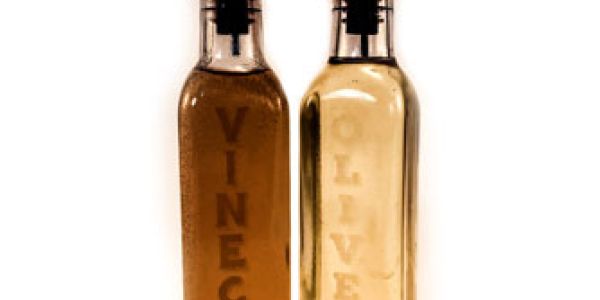 gravure au laser sur bouteilles d'huile et de vinaigre