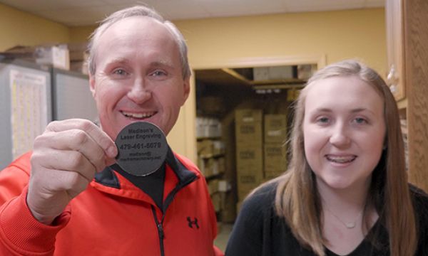 Máquina láser para grabar medallas