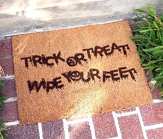 Lasergravierte Fußmatte aus Kokosfaser mit Halloween-Motiv