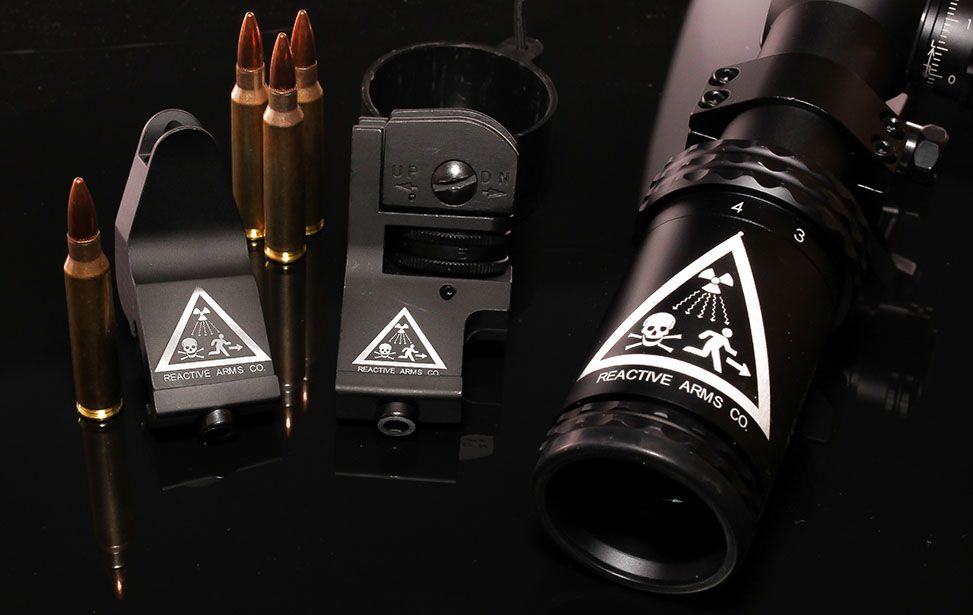 Reaktive Waffen Zielfernrohr- und Visierkomponenten mit eingravierten Warnsymbolen, die bei Gewehrpatronen mit Kupferspitze angezeigt werden