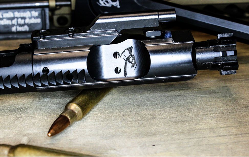 Schusswaffe Lasergravierte polierte Bolzenträgergruppe mit graviertem Logo und Gewehrpatronen